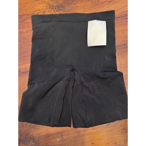 Spanx OnCore Mid-ThighShort SS6615 BlackSculpting Shapewear M NWT $58 MSRP - Picture 2 of 9